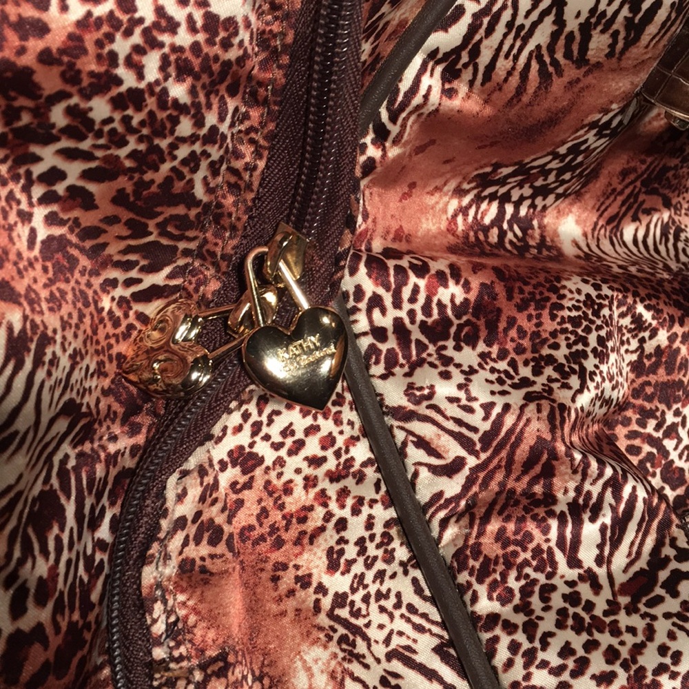Kathy Van Zealand overnight bag - Picture 7 of 8